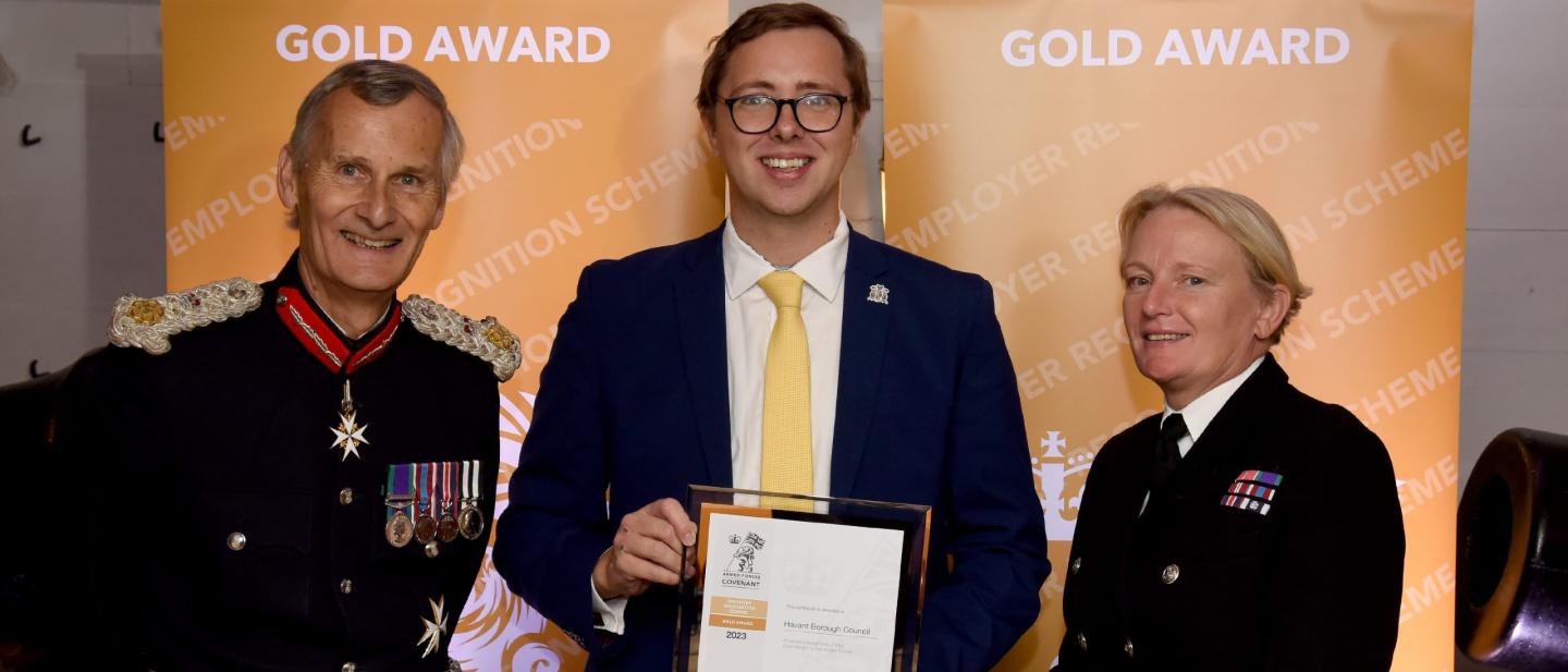 Councillor Rennie receiving the ERS Gold Award