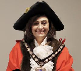 The Mayor of Havant, Cllr Munazza Faiz