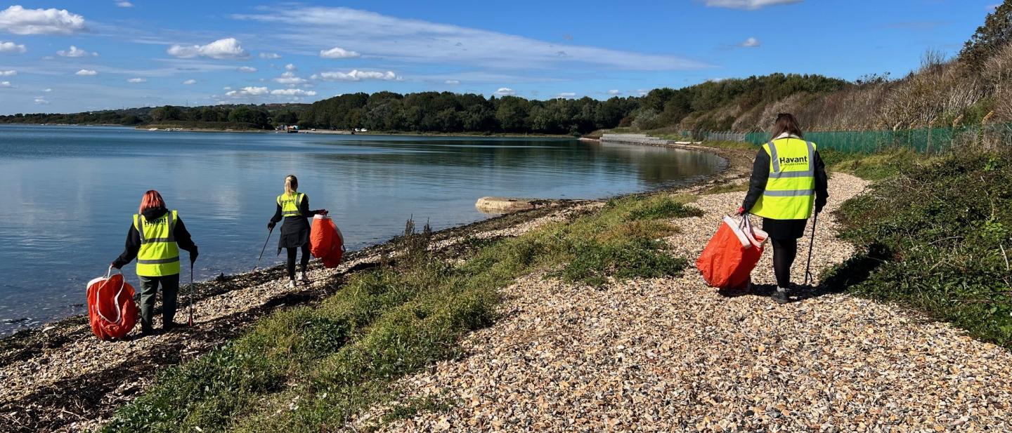 Litter pick on the shoreline of Havant
